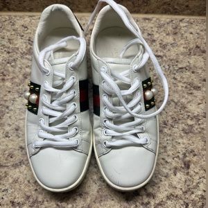 Gucci sneakers Women’s size 36 (6)